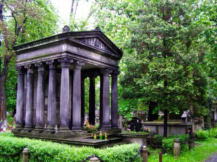 10-magicznych-miejsc-cmentarz